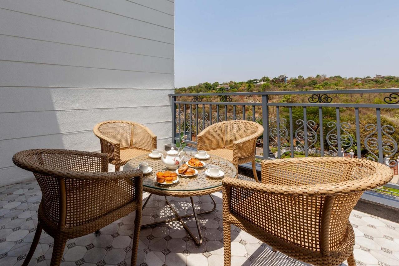 Bellevue Palace By Stayvista - Lavish Abode With A Pool, Landscaped Lawn, Gazebo & Adventure Activities Nashik Exterior foto
